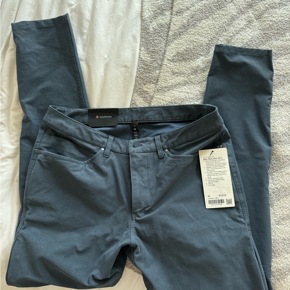 Lululemon men’s slim fit ABC pants